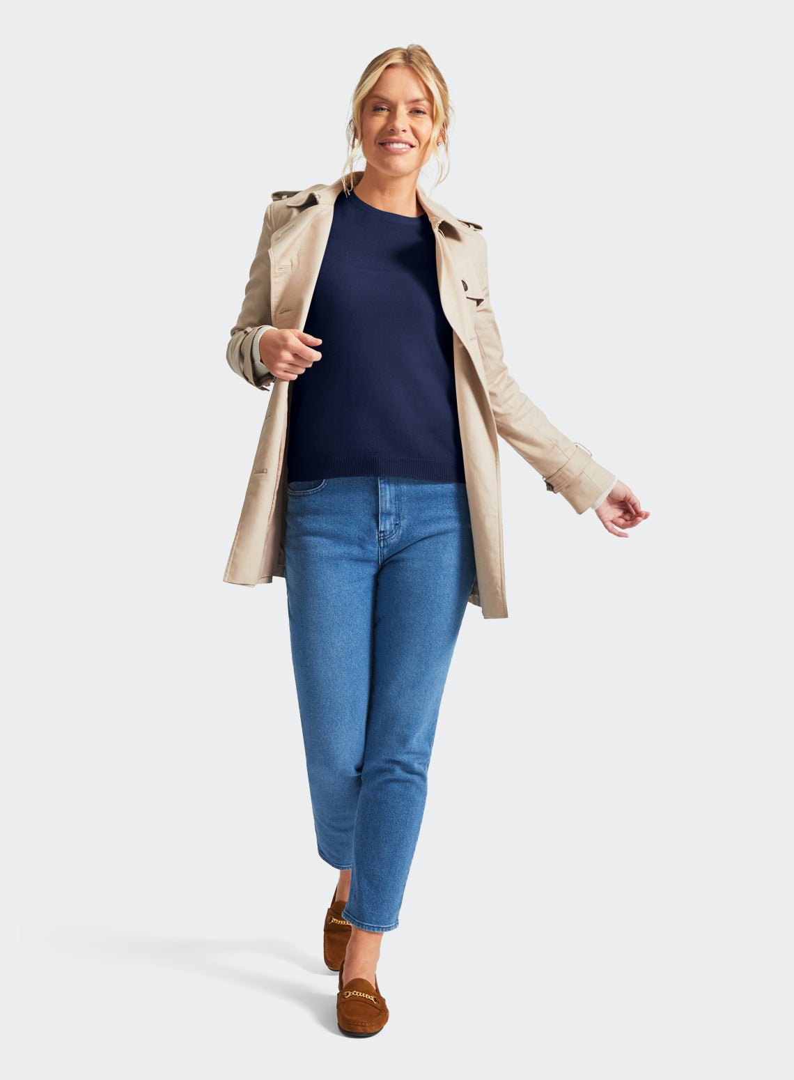 Women’s cashmere crew neck jumper in Navy.