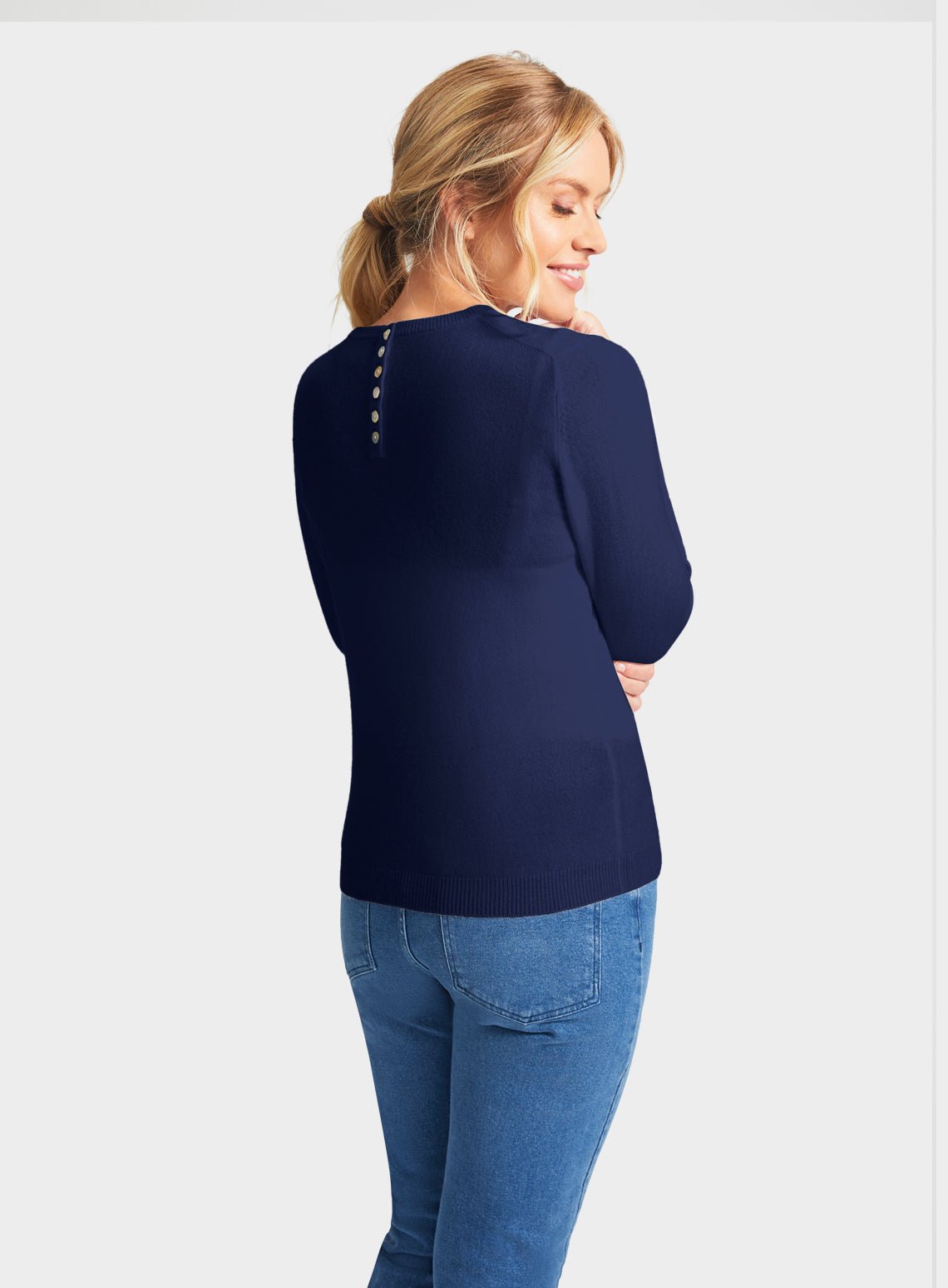 Women’s cashmere crew neck jumper in Navy.