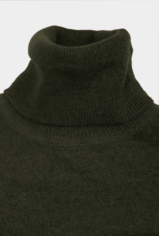 Women’s cashmere roll neck jumper in Highland Green.