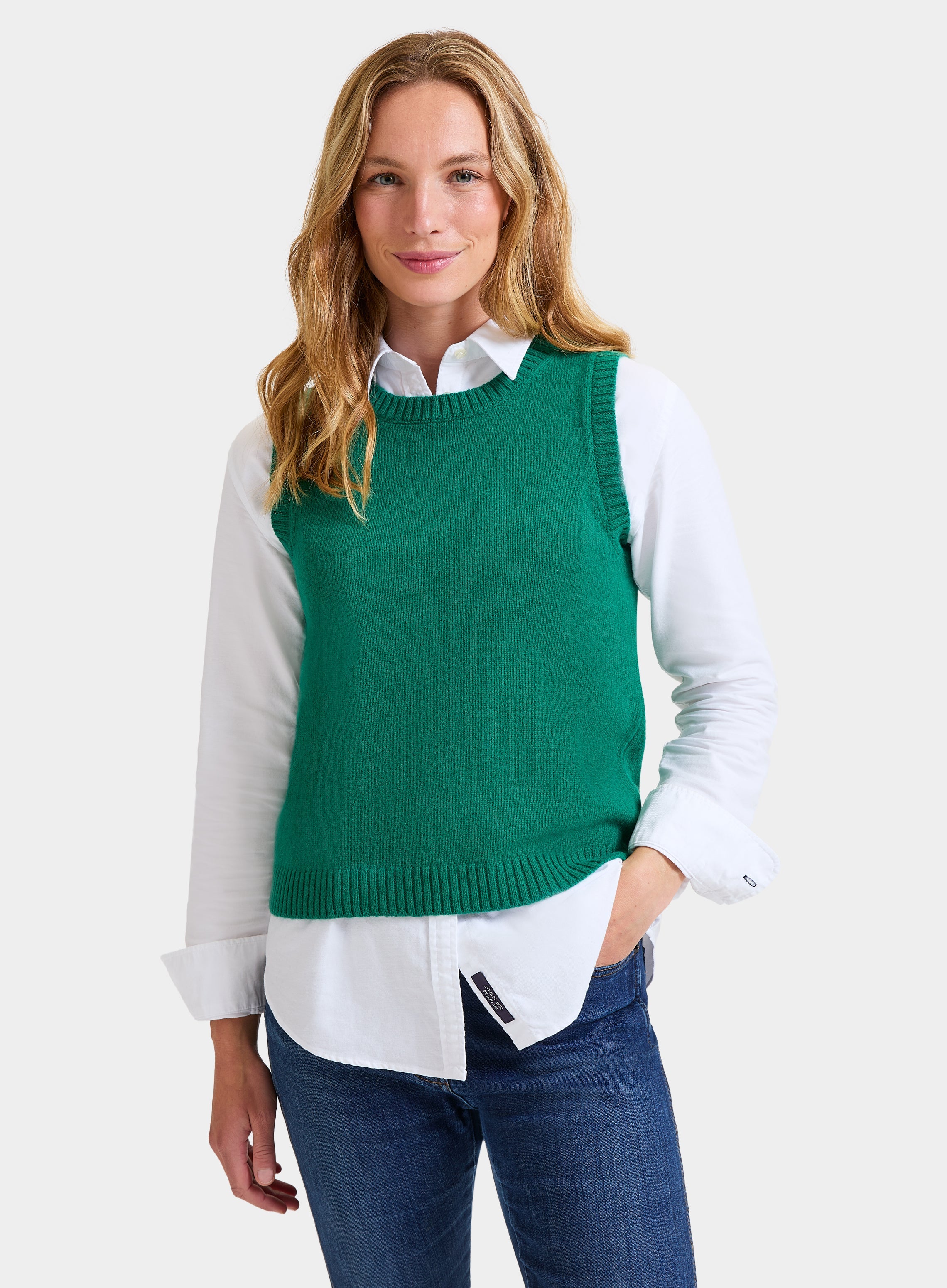 Women’s knitted vest in Green.